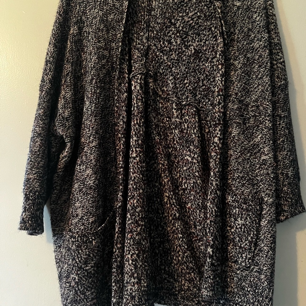 Universal thread navy and White Knit Sweater